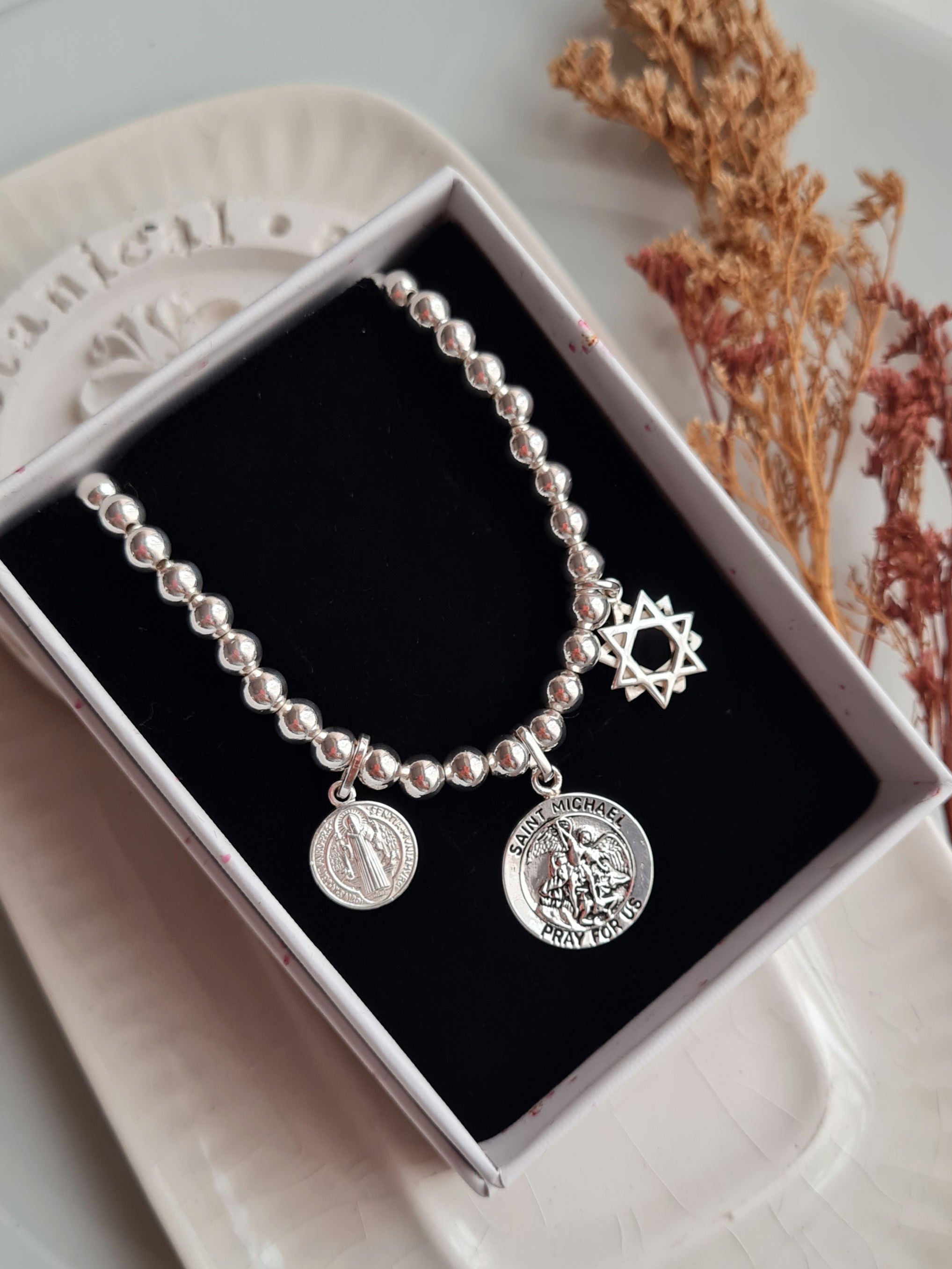 Pulsera 3 Protectores: San Benito, Arcangel Miguel & Estrella 12 Puntas - P950
