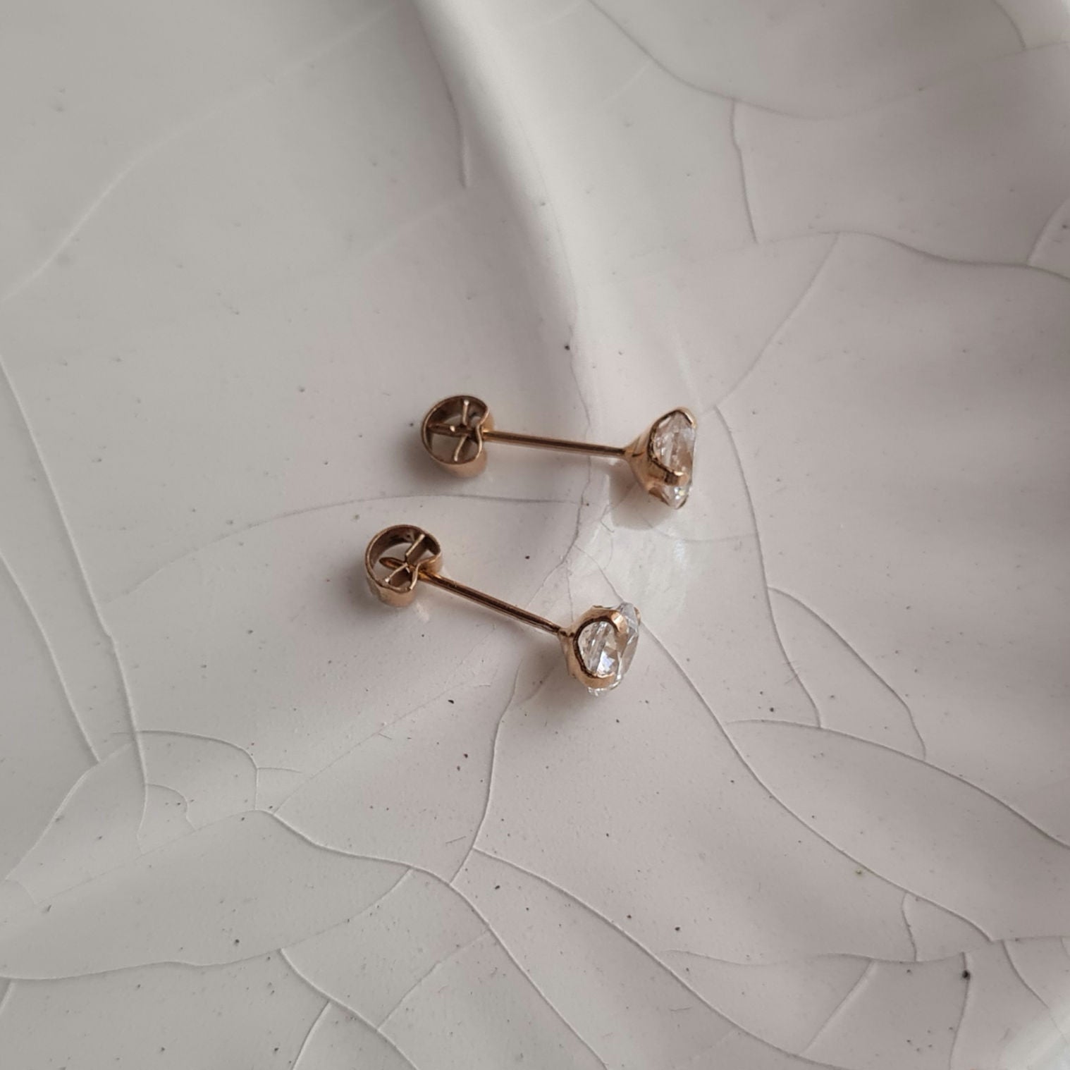 Aretes Abridor Punto de Luz Swarovski - Oro 18k