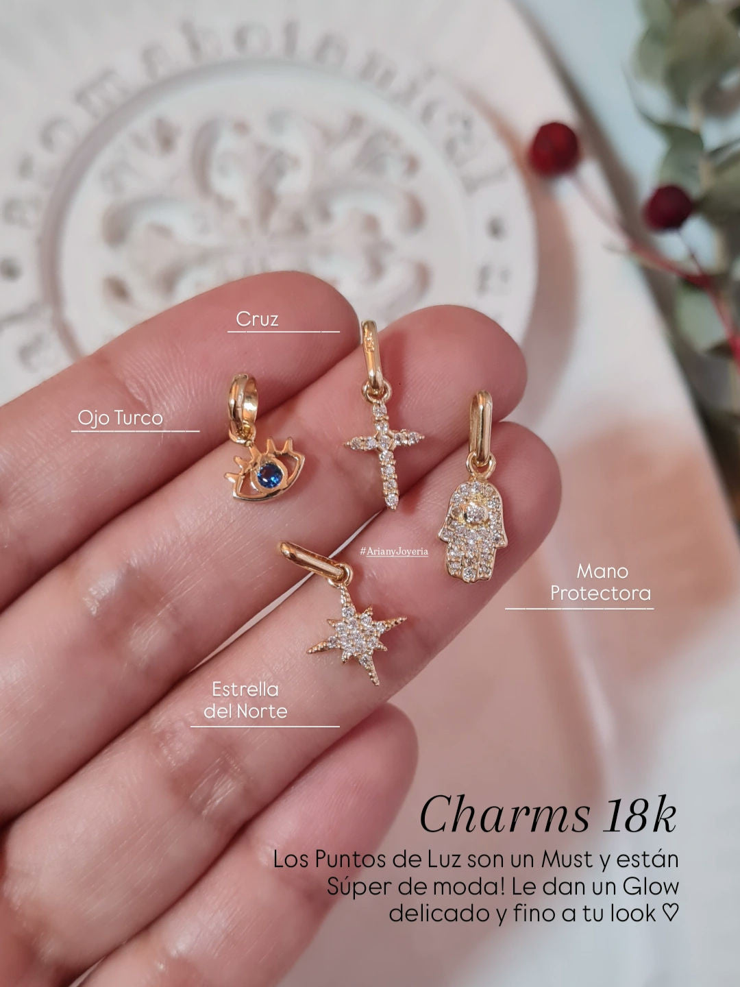 Dije Mano Protectora Charm - Oro 18k