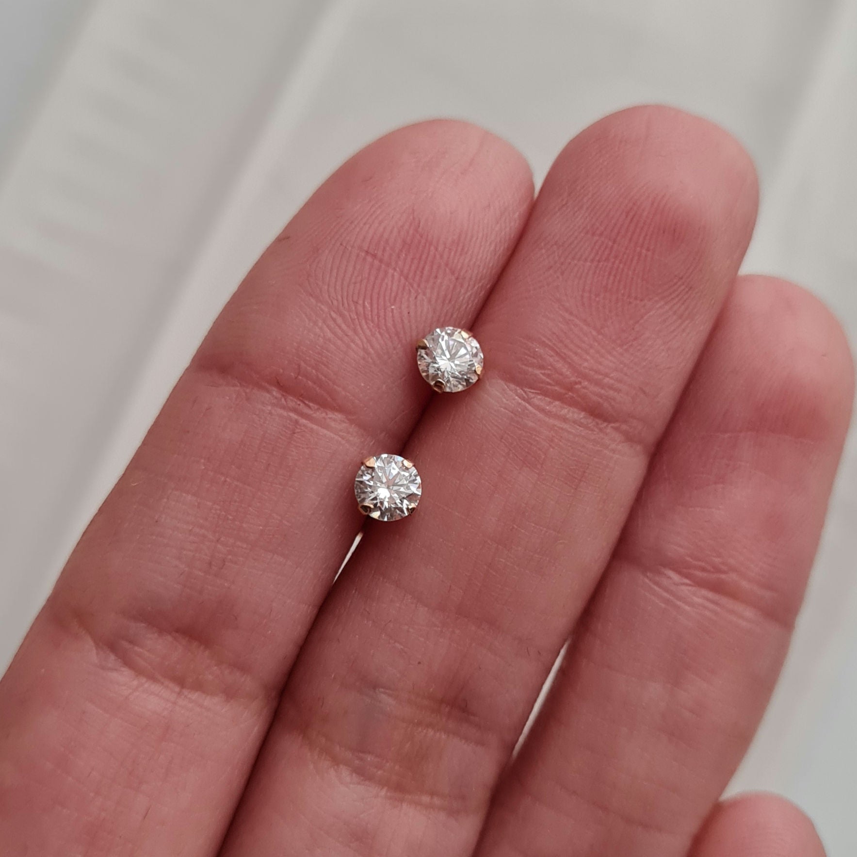 Aretes Abridor Punto de Luz Swarovski - Oro 18k