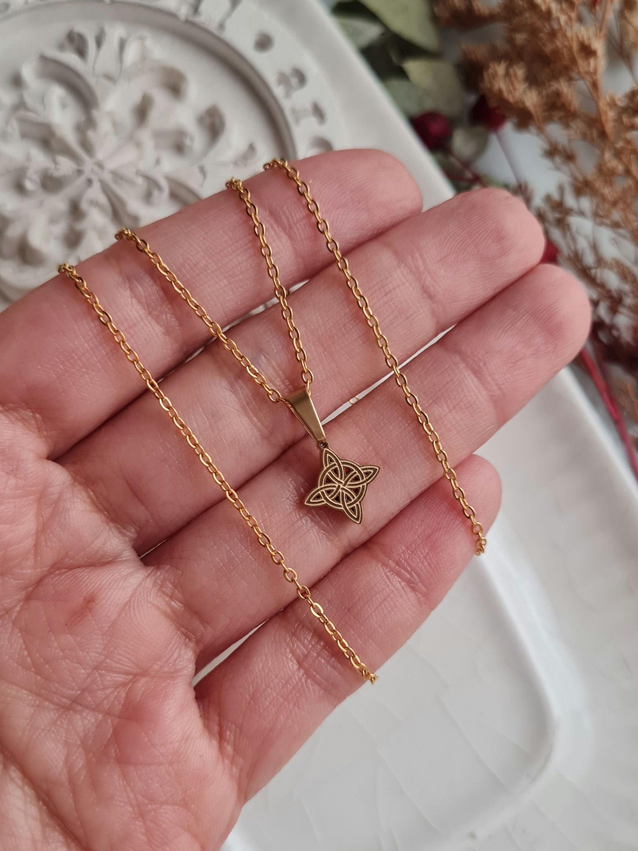 Cadena Nudo de Bruja Charm - Golden