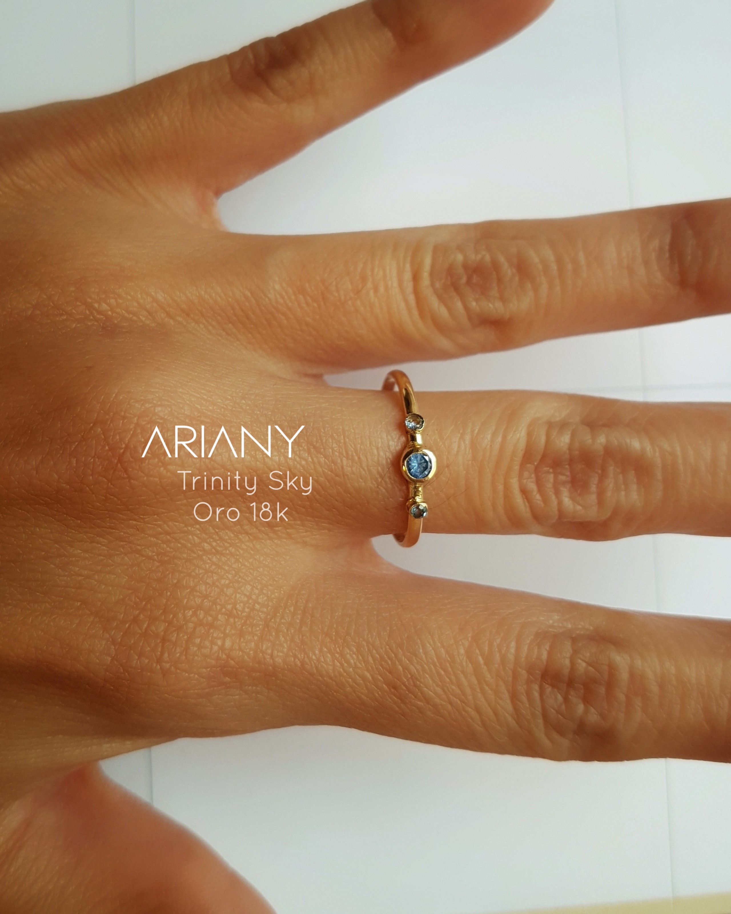 Anillo Tanzanita Trinity Sky - Oro 18k