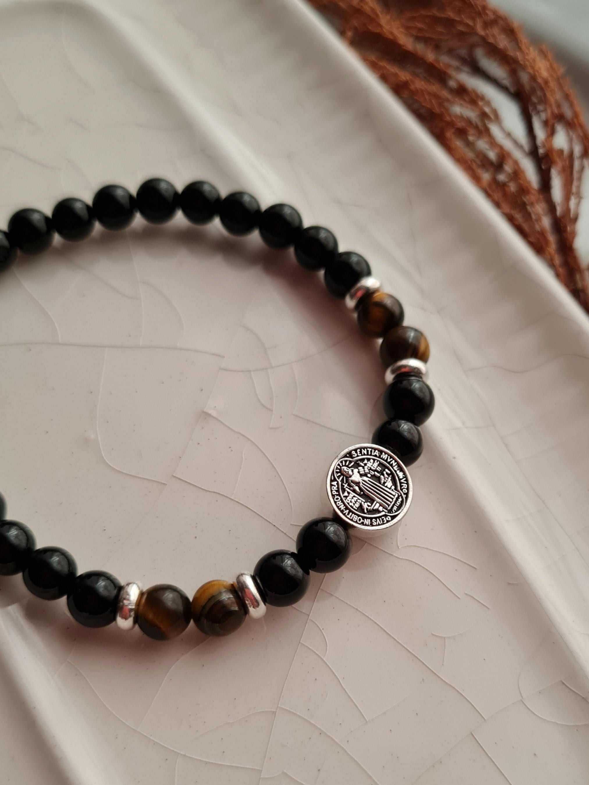 Pulsera San Benito: Proteccion & Abundancia - P950
