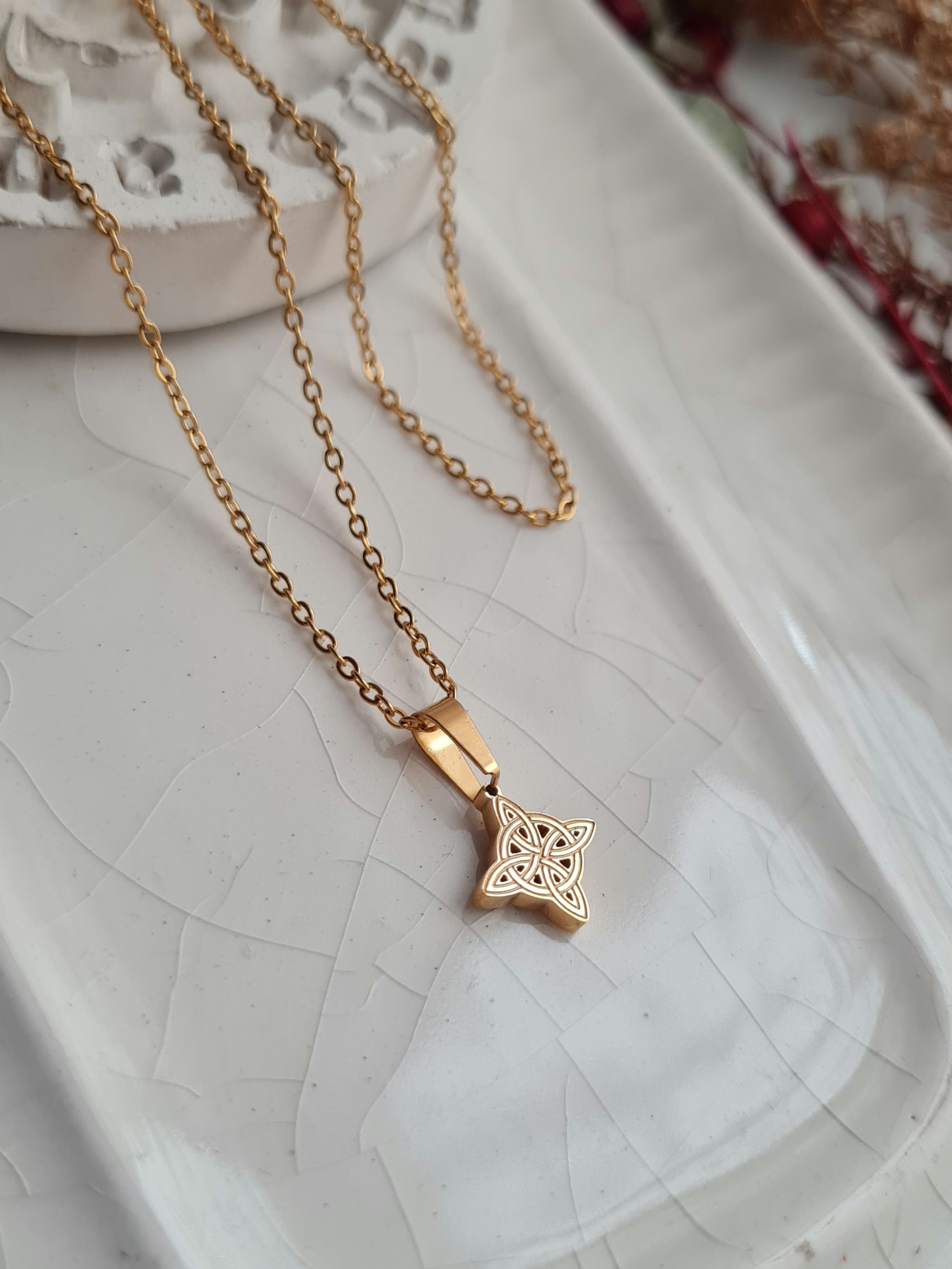 Cadena Nudo de Bruja Charm - Golden