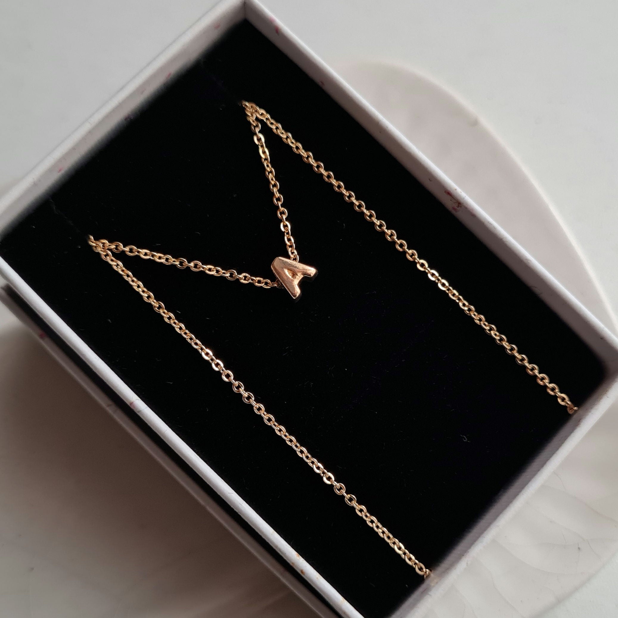 Cadena Inicial Minimalista - P925/950 Micrada Oro 18k