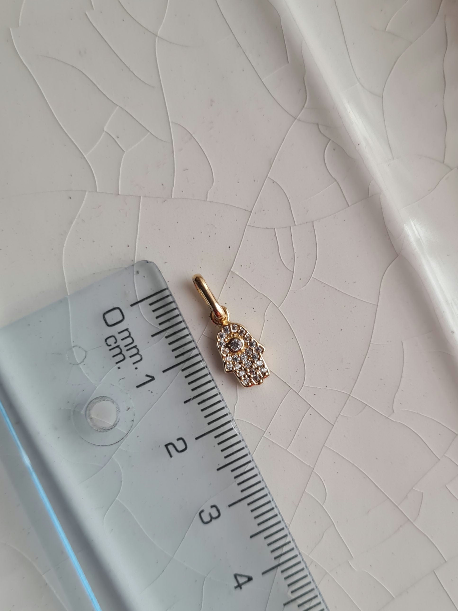 Dije Mano Protectora Charm - Oro 18k