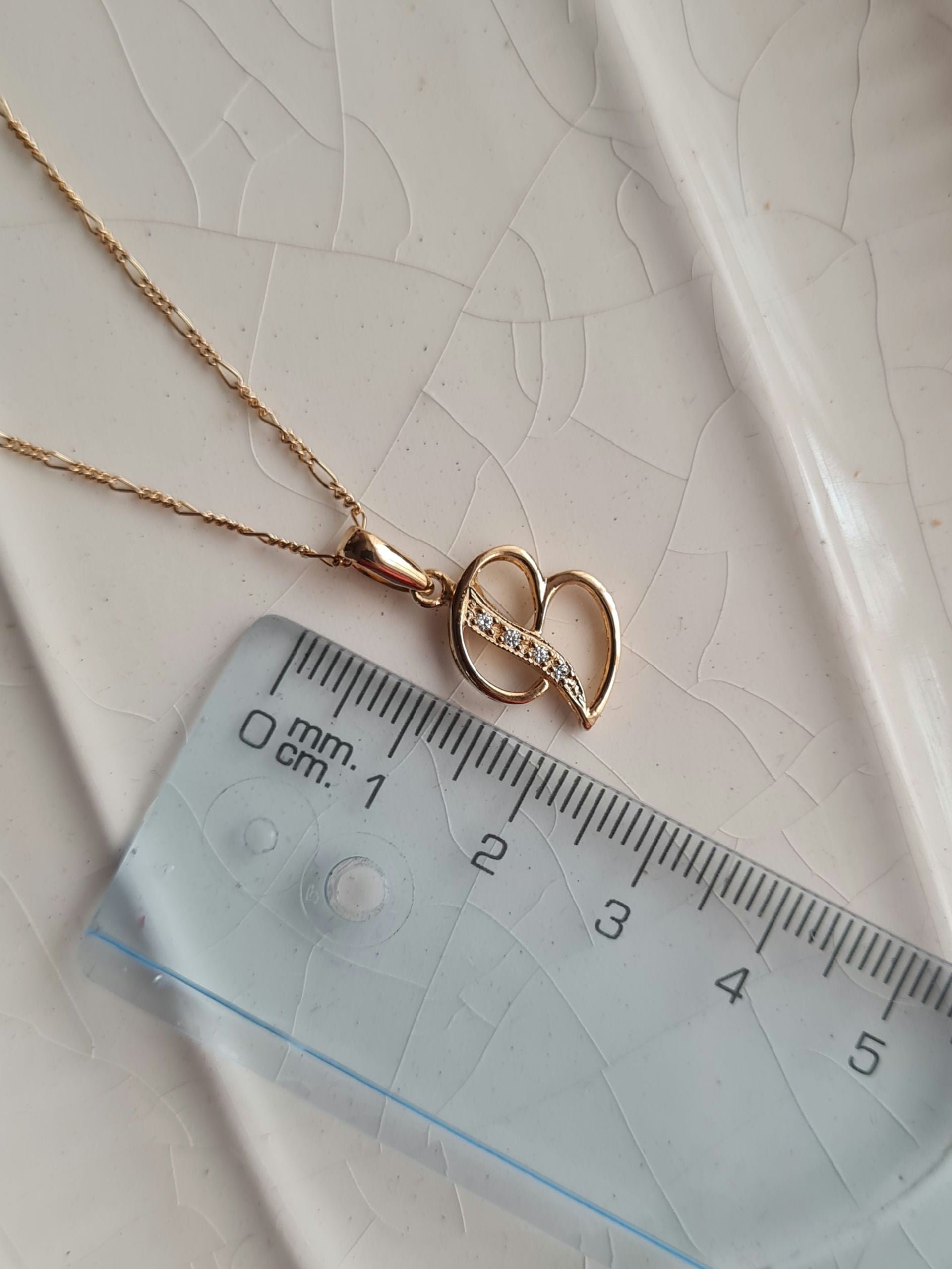 Dije Inicial Swarovski - Oro 18k