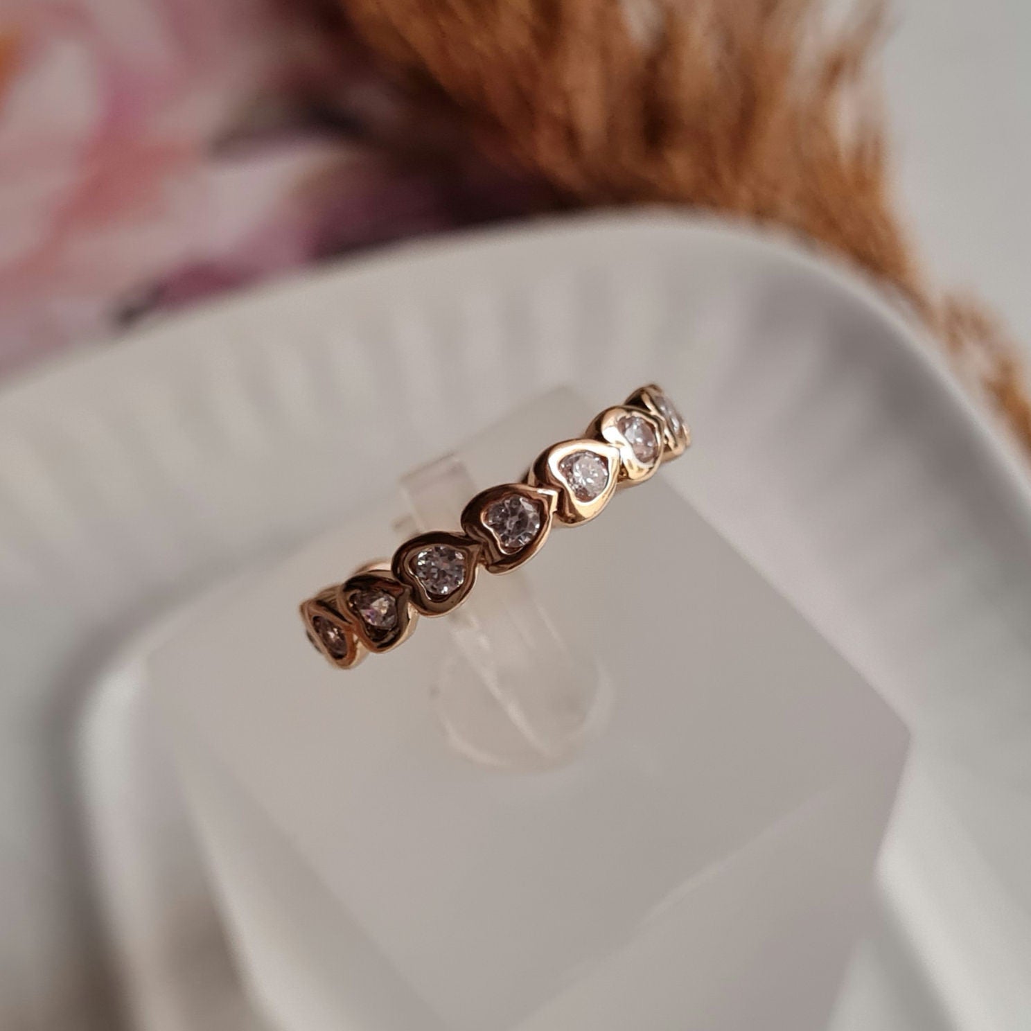 Anillo Cintillo de Corazones - Golden