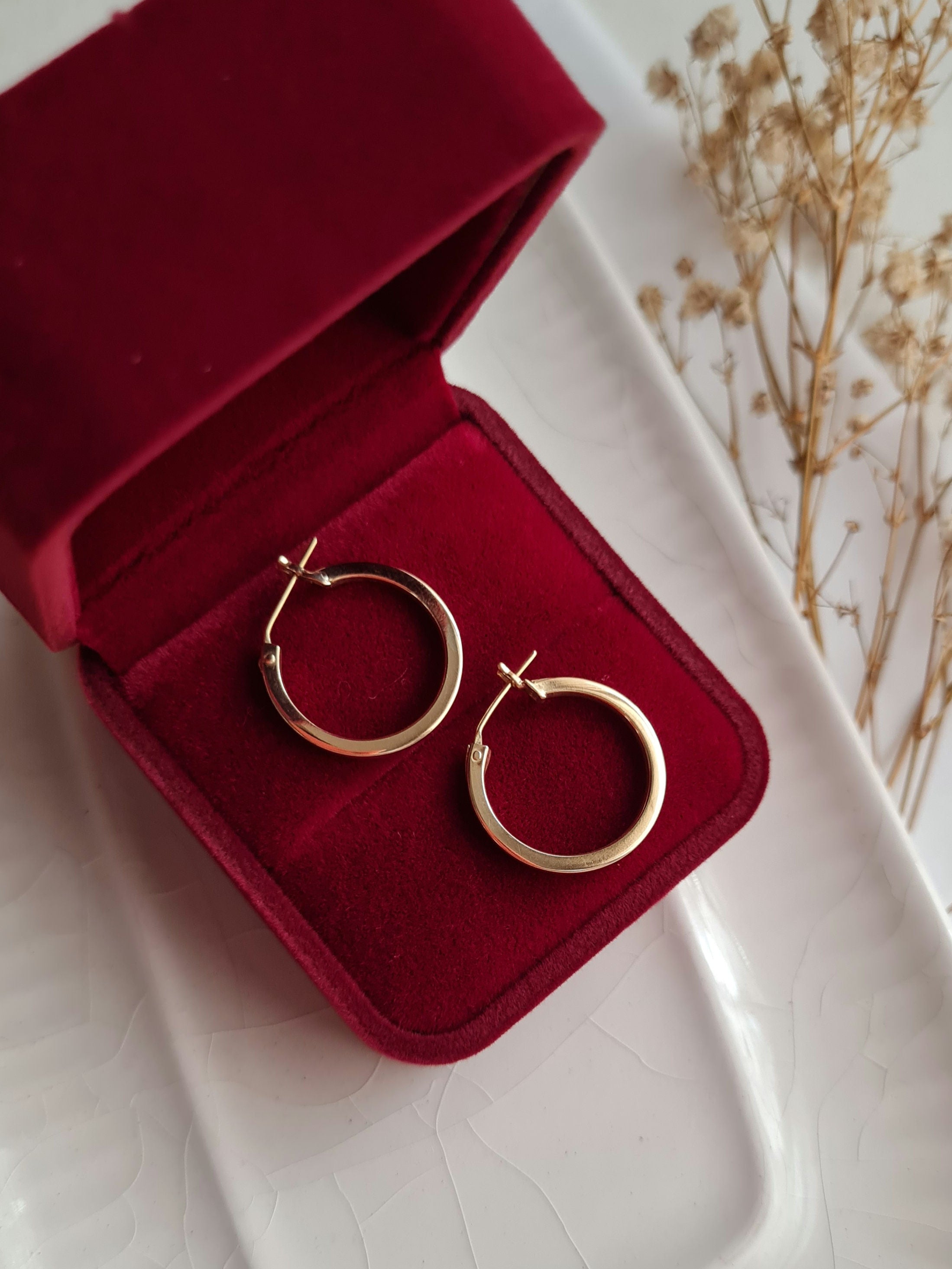 Argollas Japonesas Redondas (T Cuadrado) - Oro 18k