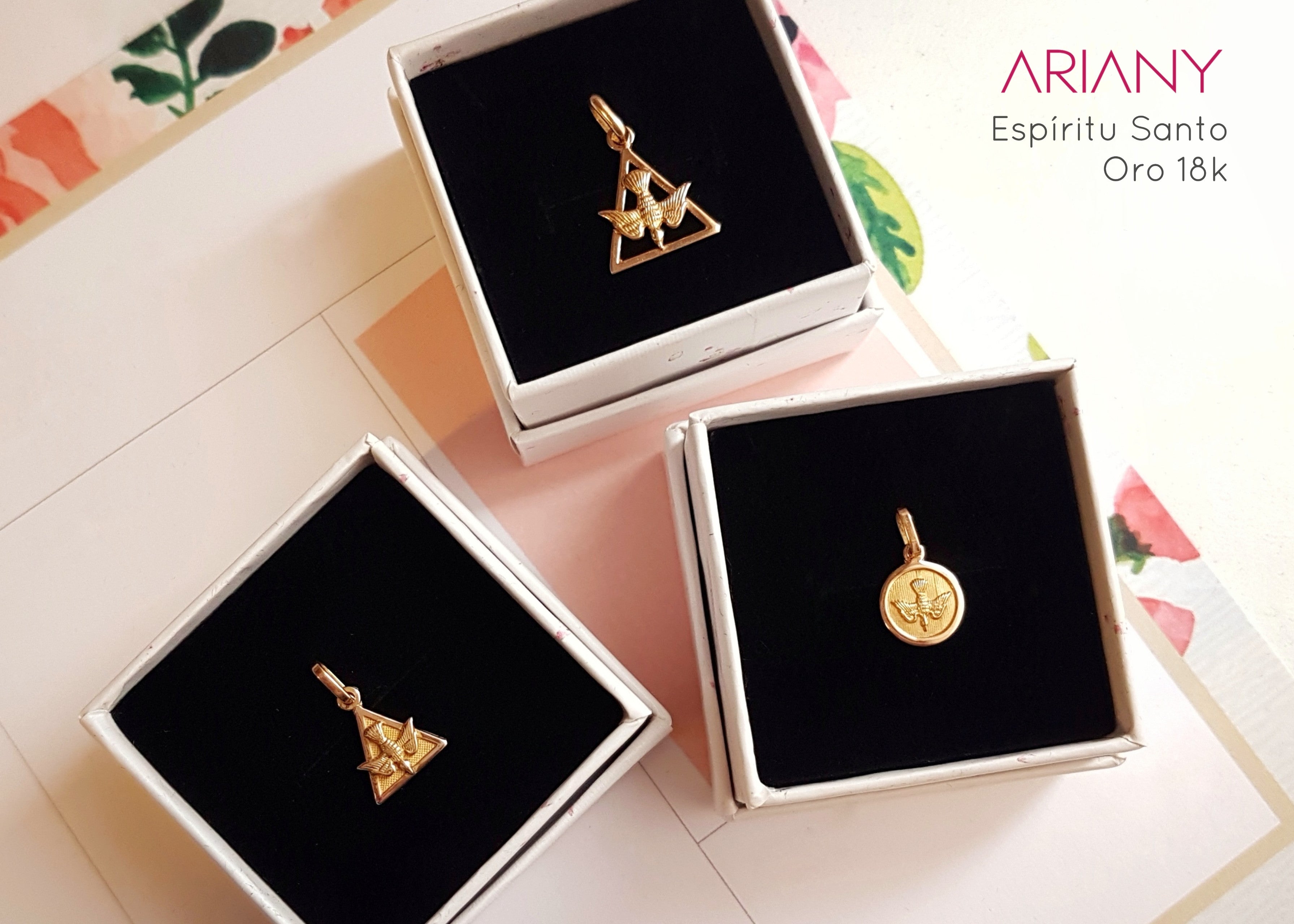 Dije Espiritu Santo Triangular - Oro 18k