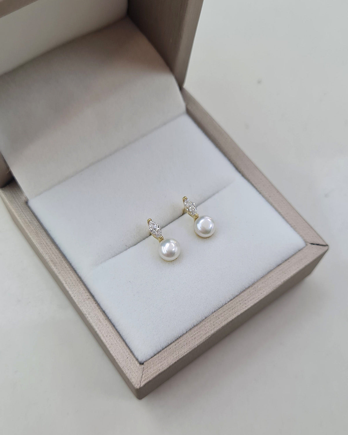 Aretes Perlas Almond - Oro 18K
