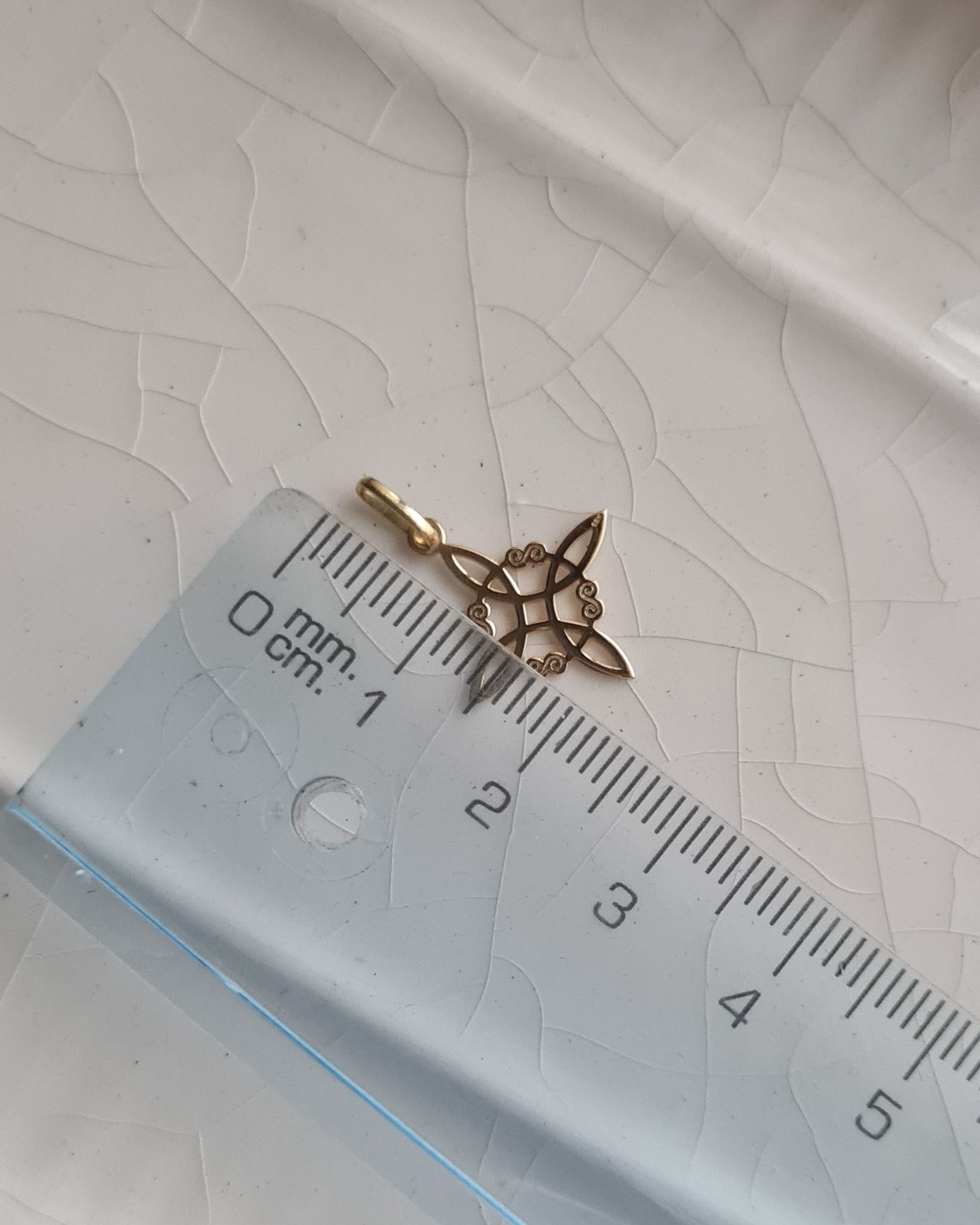 Dije Nudo de Bruja Amuleto Protección - Oro 18k