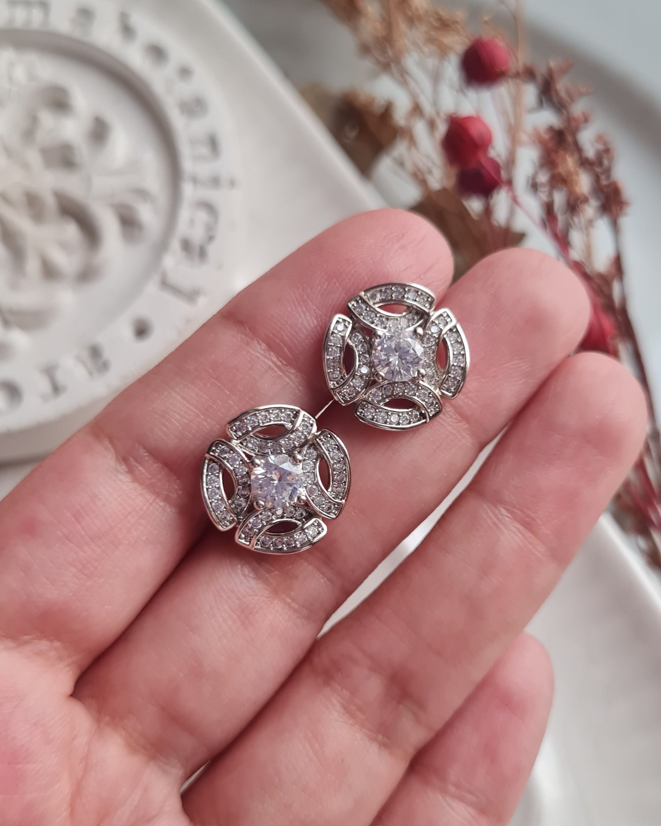 Aretes Infinity Knot - Silver