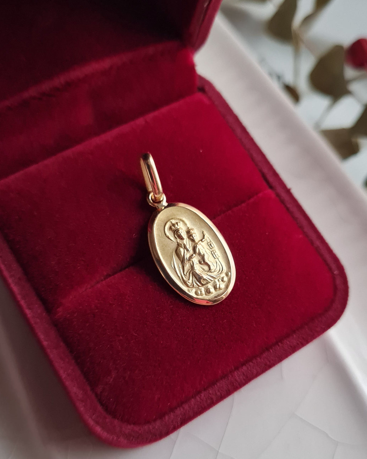 Dije Virgen del Carmen Oval - Oro 18k
