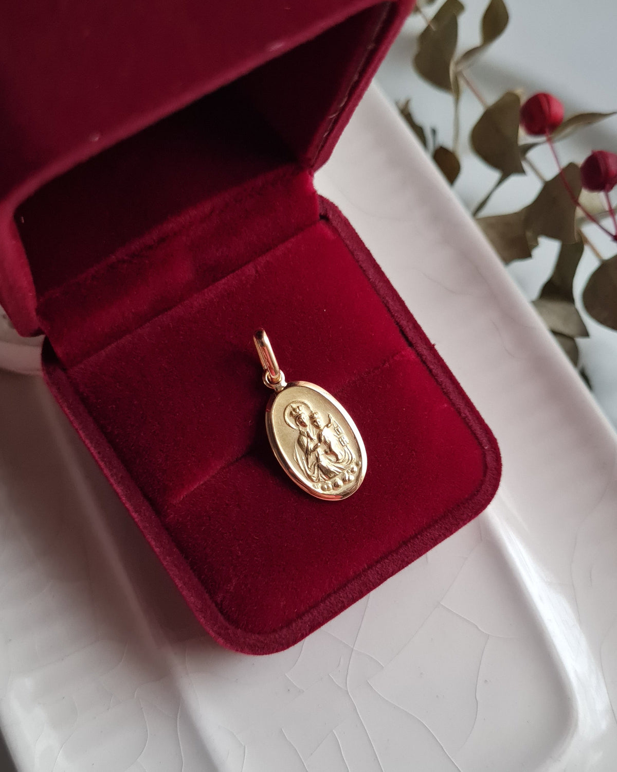 Dije Virgen del Carmen Oval - Oro 18k
