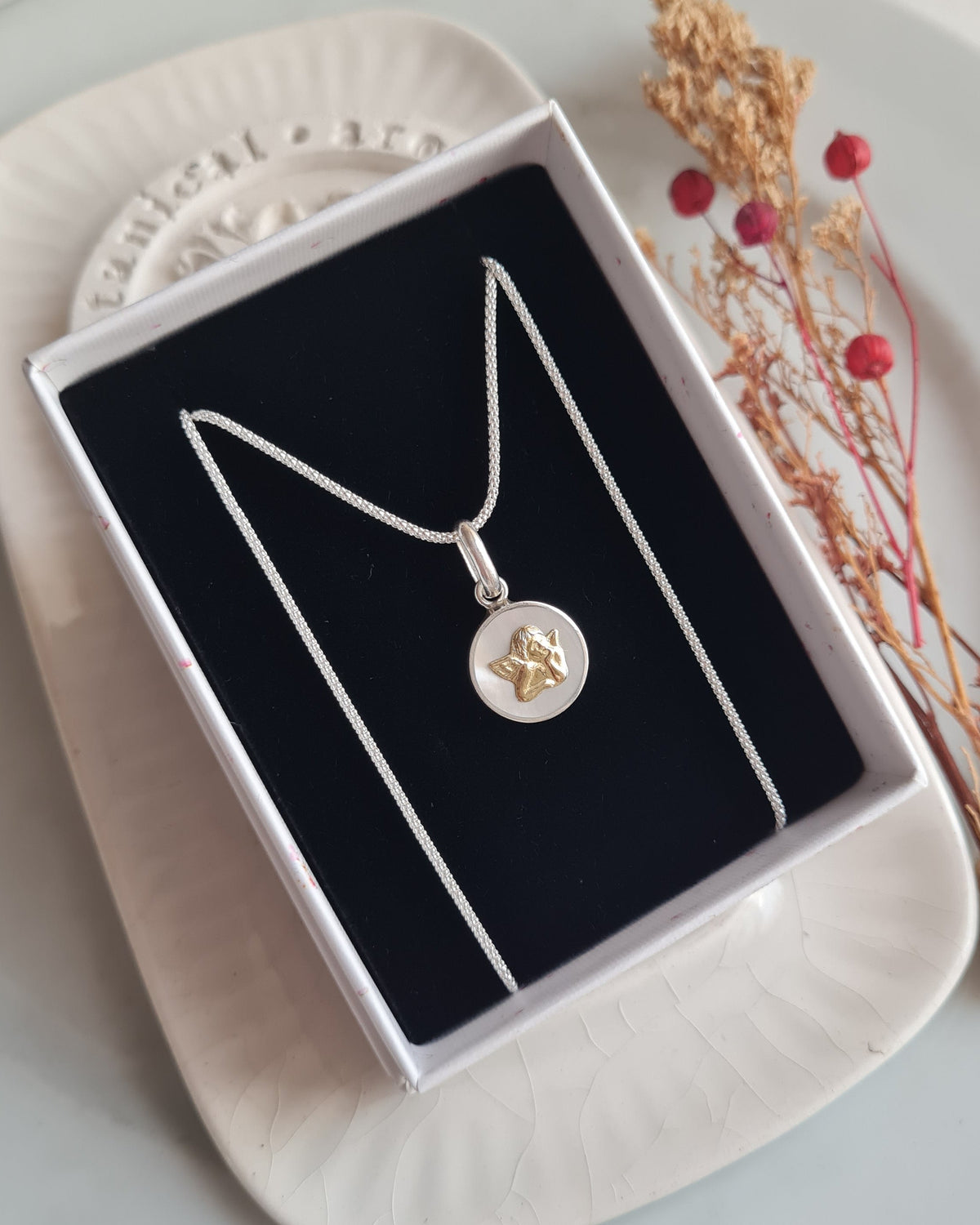 Cadena Angel de la Guarda - Nacar, Plata y Oro 18k