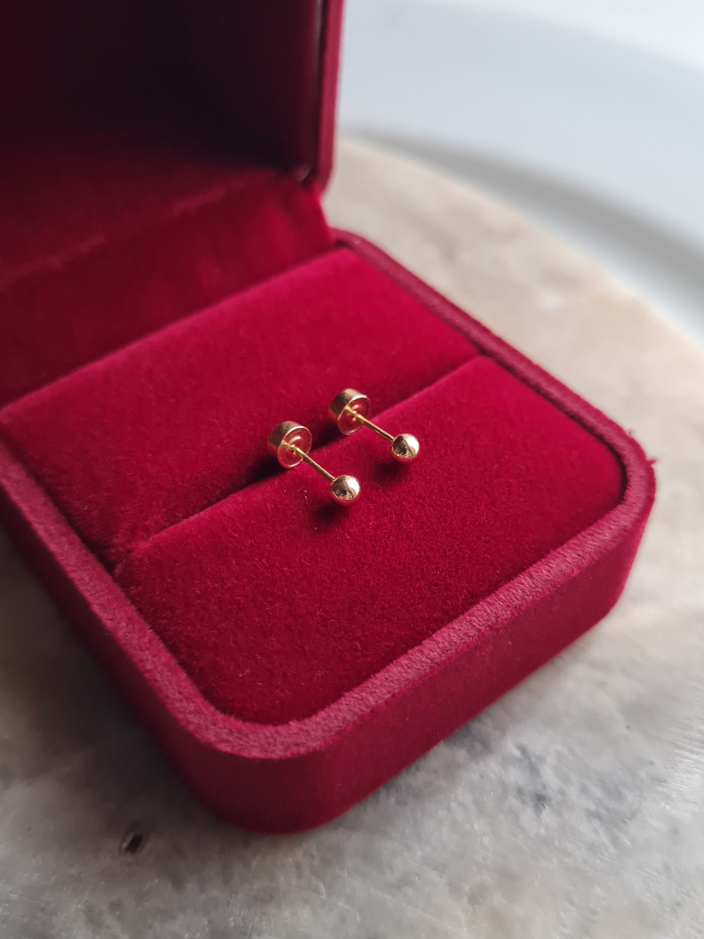 Aretes Bola c/Seguro Tambor - Oro 18k