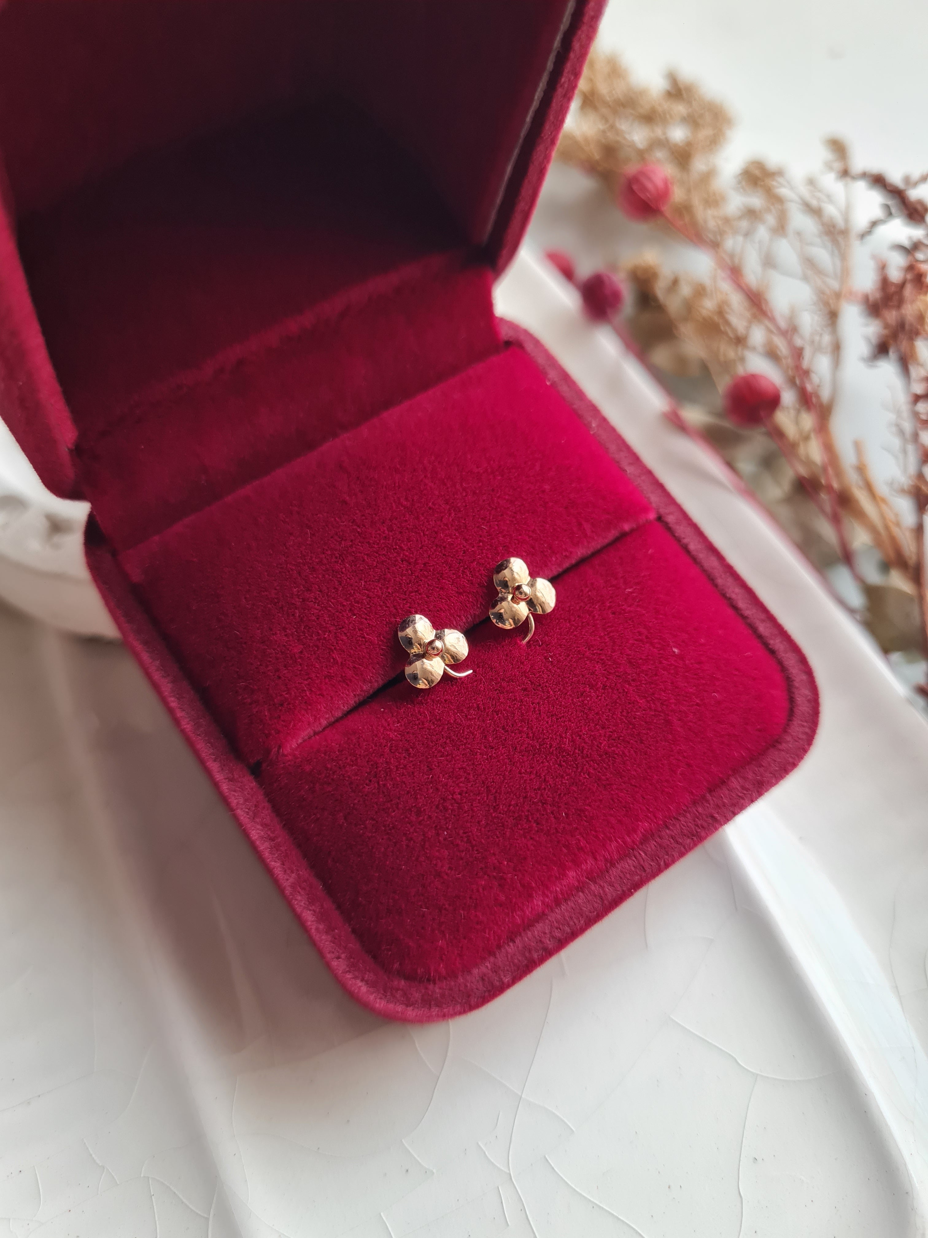 Aretes Trebol de la Suerte (Enrroscable) - Oro 18K