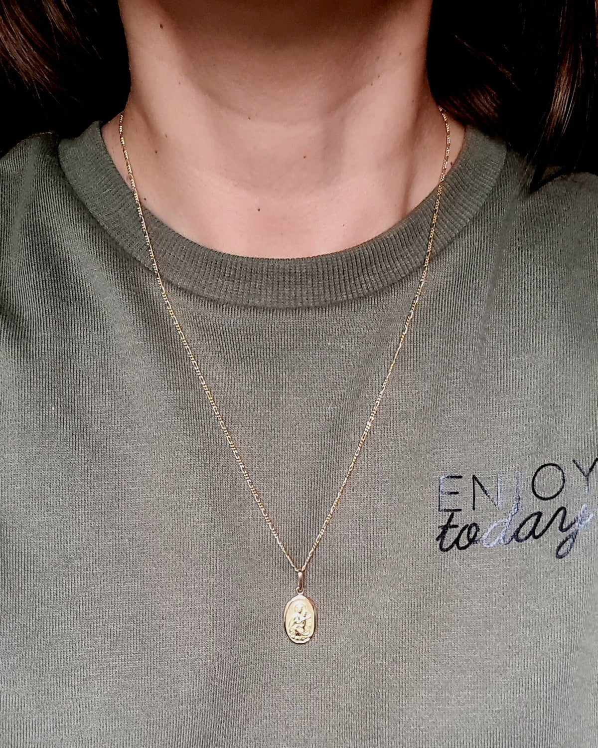 Dije Virgen del Carmen Oval - Oro 18k