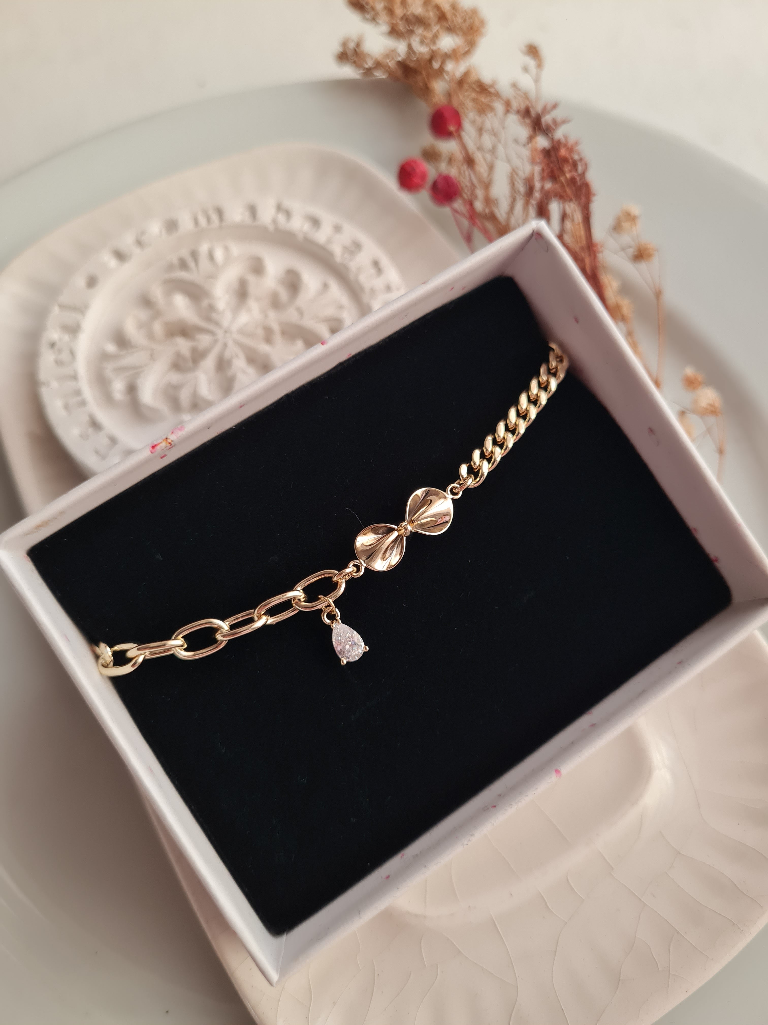 Pulsera Sweet Lazo c/Charm - Golden