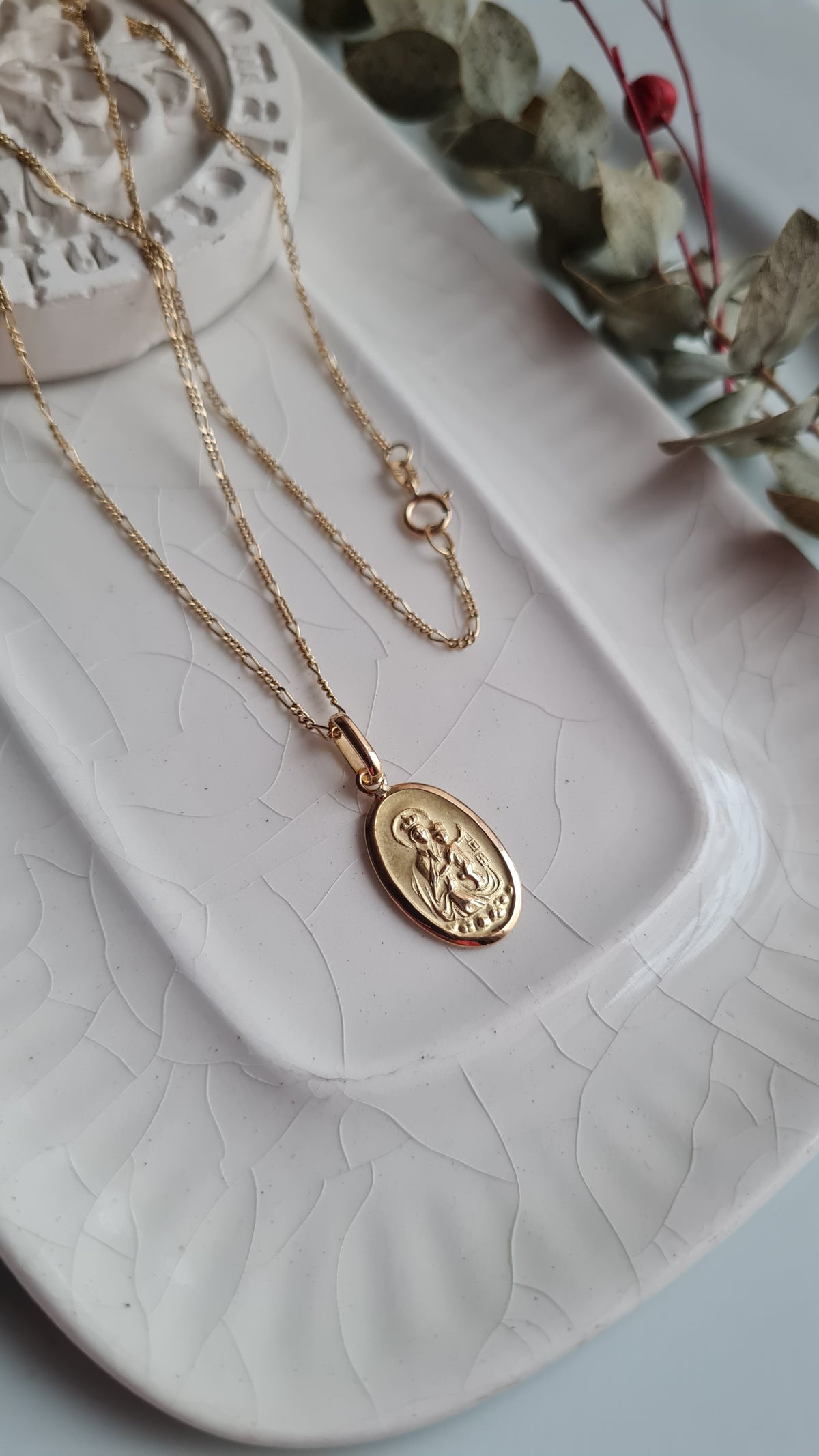 Dije Virgen del Carmen Oval - Oro 18k