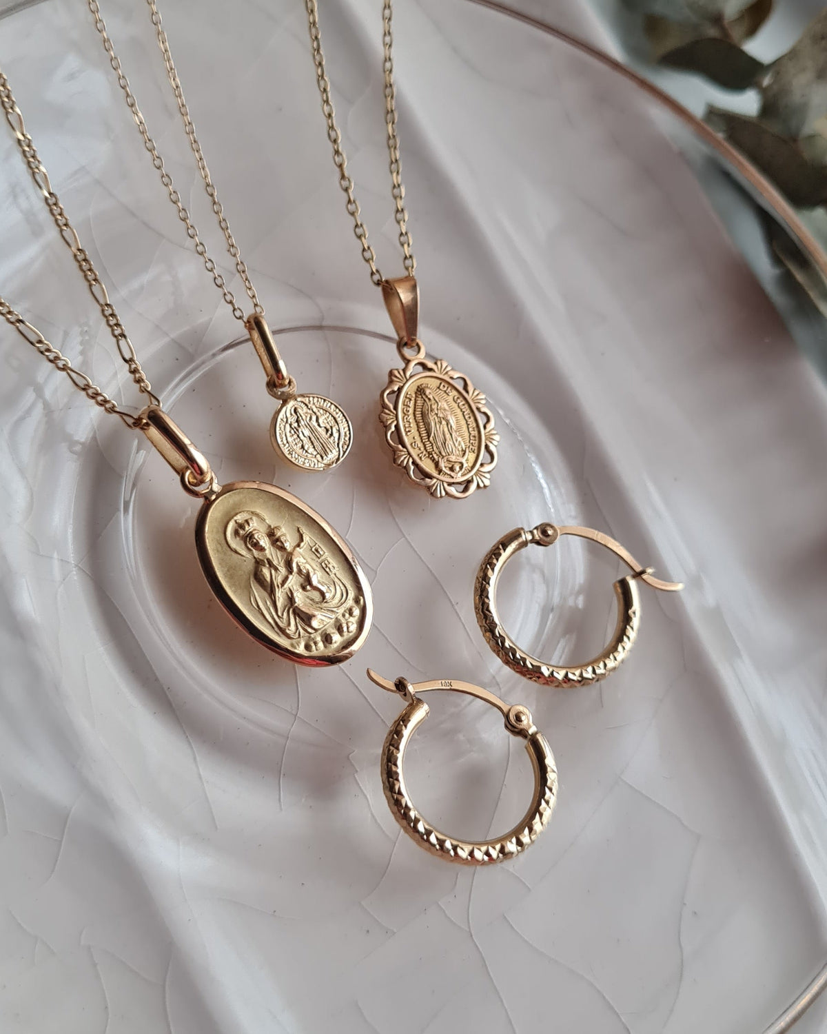 Dije Virgen del Carmen Oval - Oro 18k