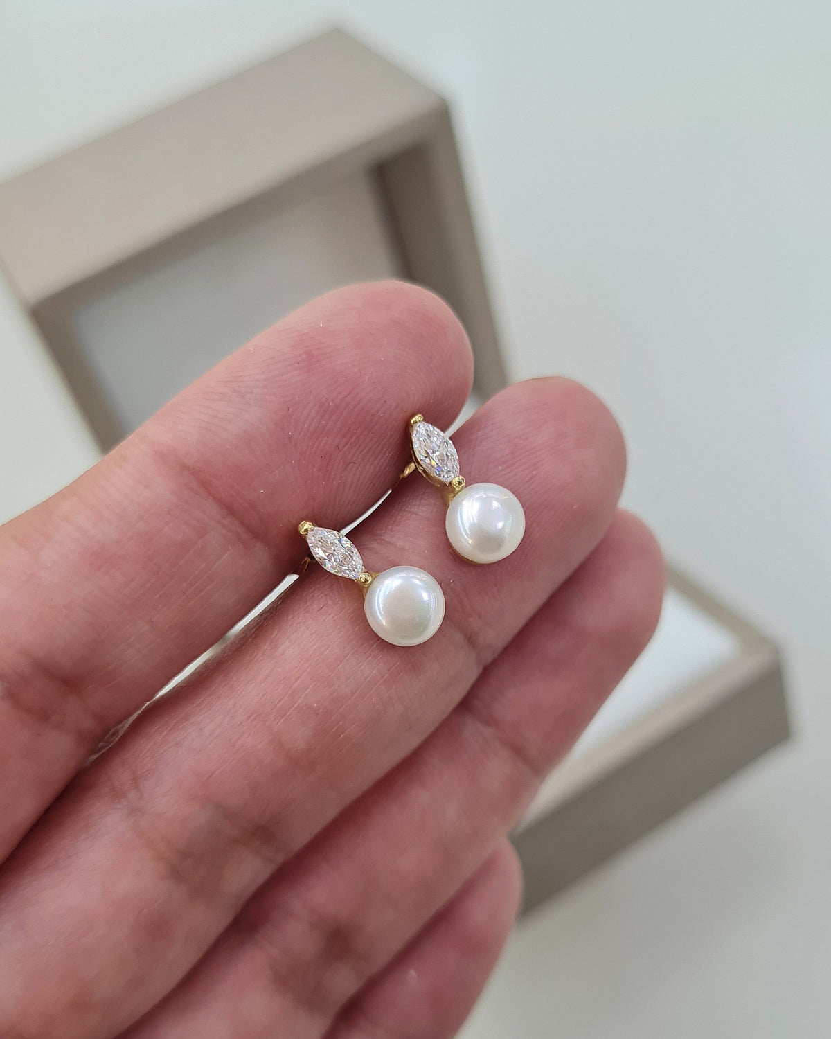 Aretes Perlas Almond - Oro 18K