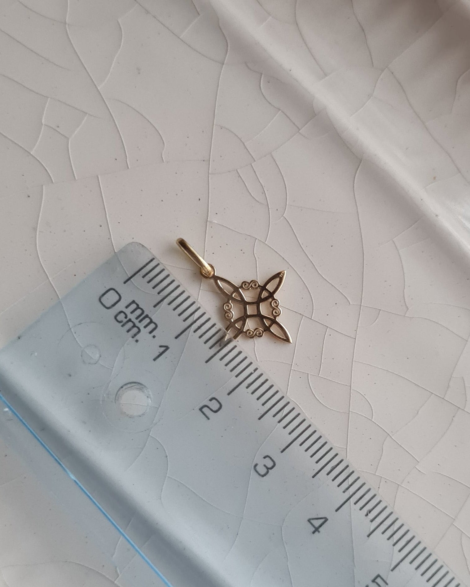 Dije Nudo de Bruja Amuleto Protección - Oro 18k