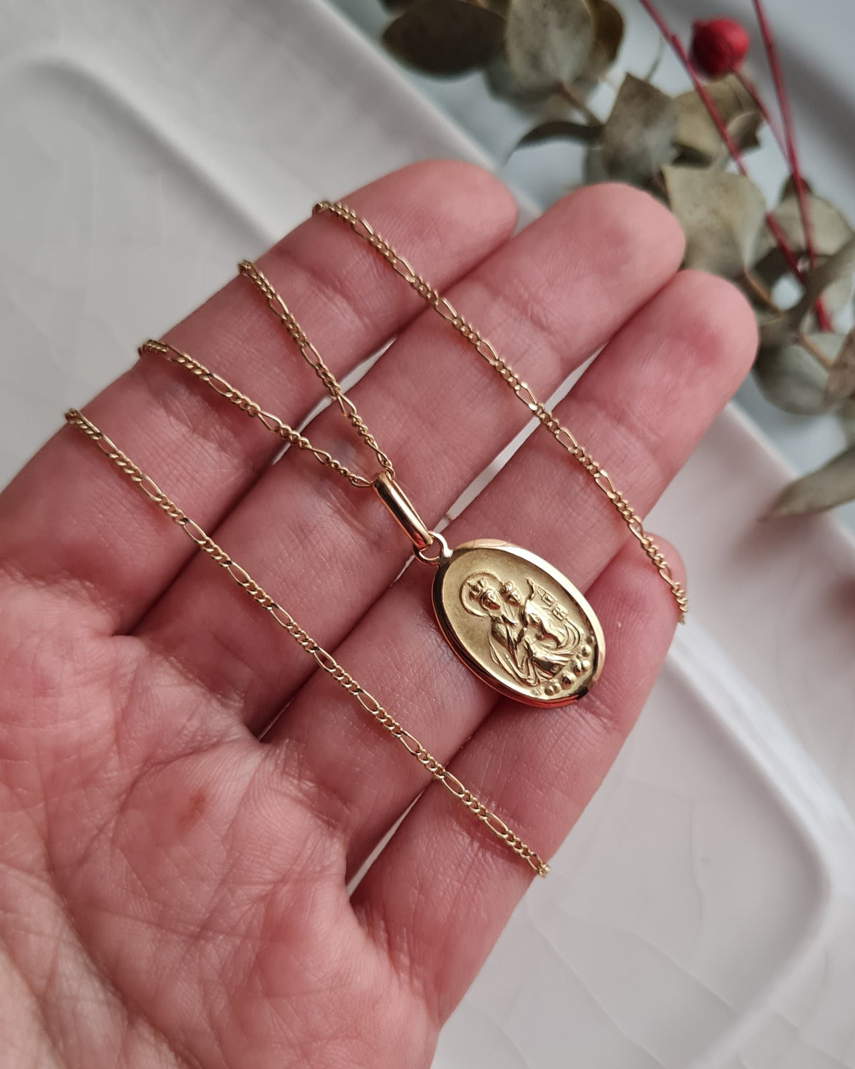 Dije Virgen del Carmen Oval - Oro 18k