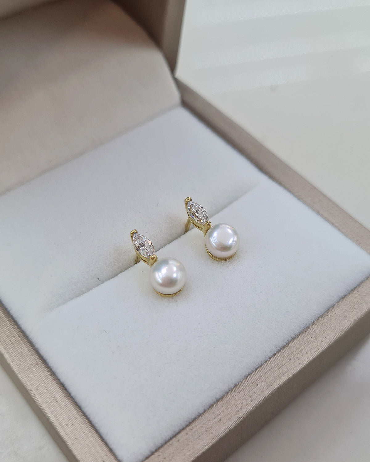 Aretes Perlas Almond - Oro 18K
