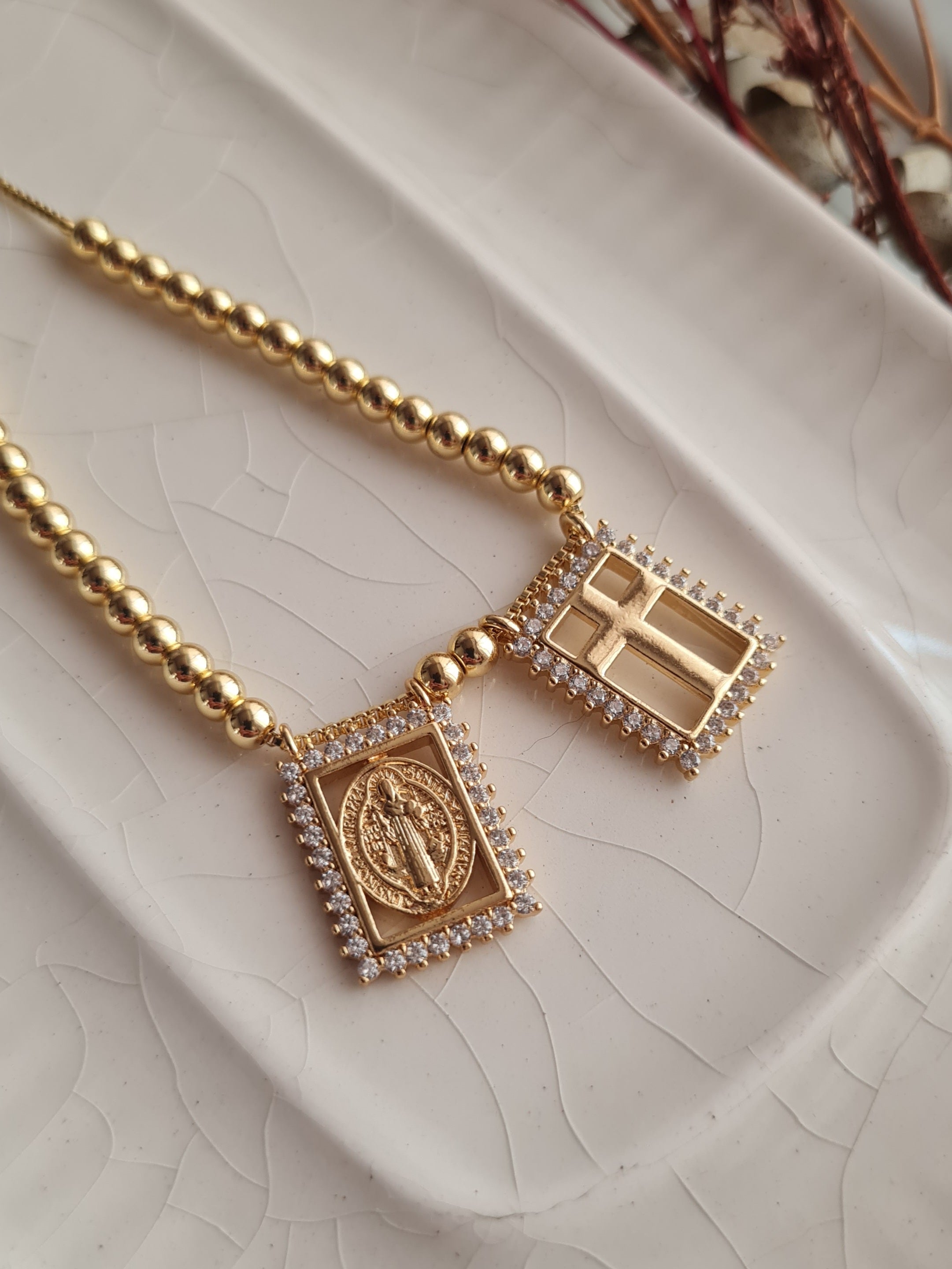 Pulsera Escapulario San Benito / Virgen Guadalupe / Cruz - Golden