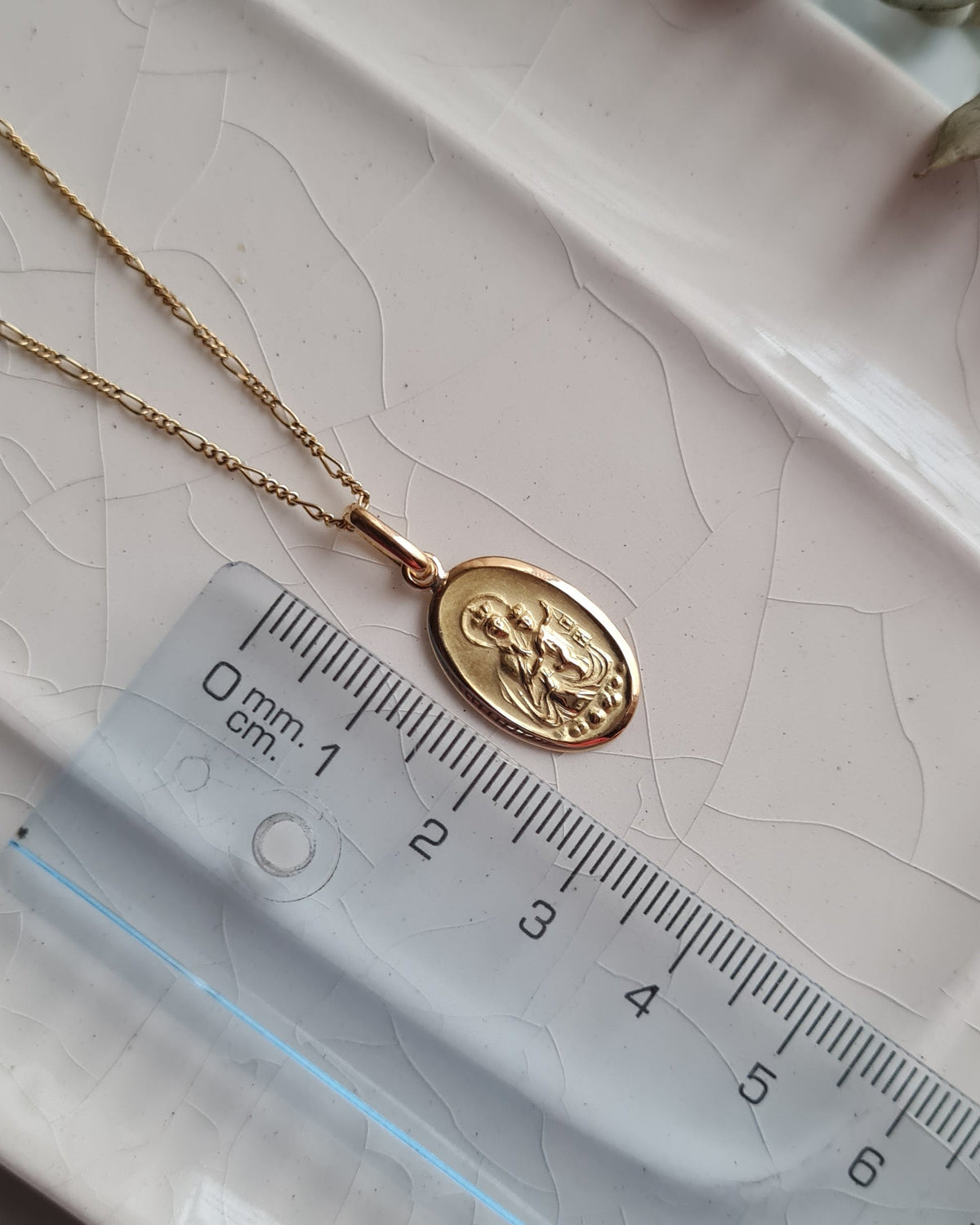 Dije Virgen del Carmen Oval - Oro 18k